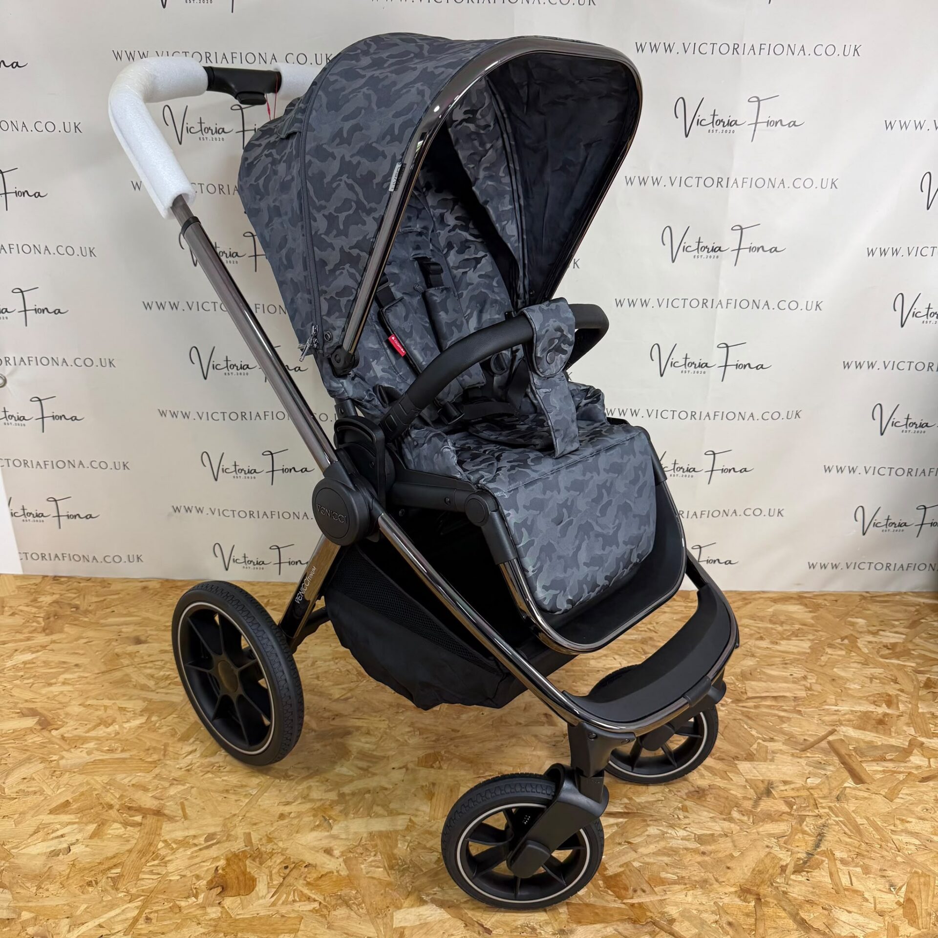 NEW Venicci Tinum Carrycot & Pushchair - Camo Grey - Image 9