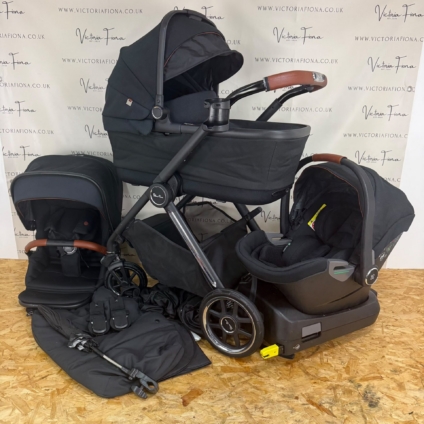 PRELOVED Silver Cross Reef Carrycot, Pushchair & Dream Car Seat and Isofix - Orbit Black