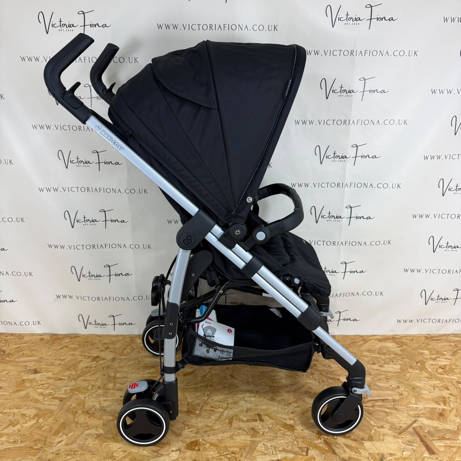 NEW Maxi Cosi Dana Compact Stroller - Black - Image 2